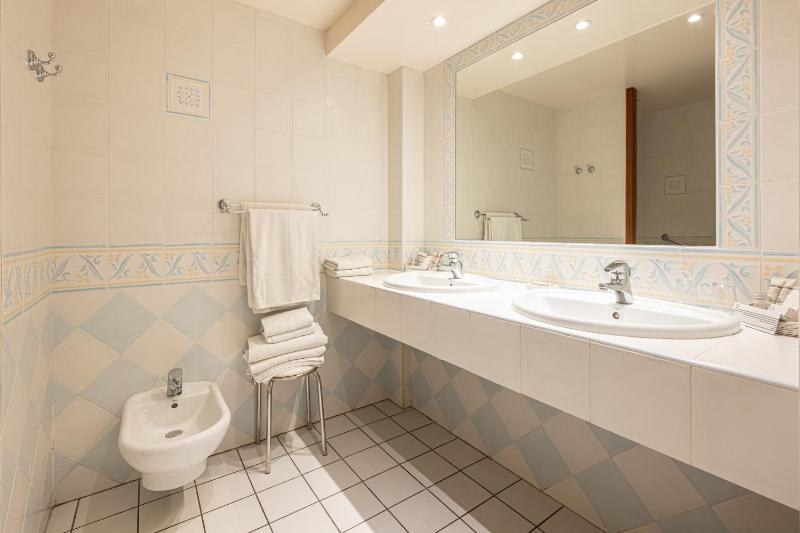 Superior Double Room image 4
