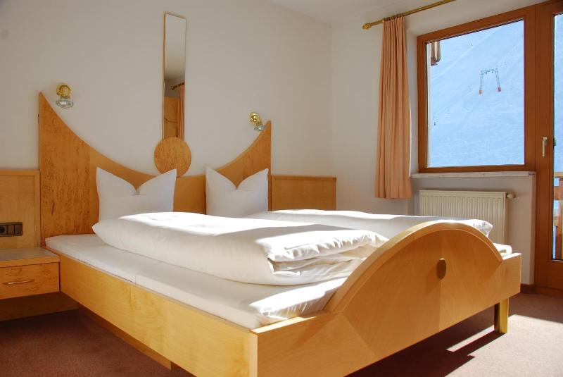 One-Bedroom Apartment with Balcony image 3
