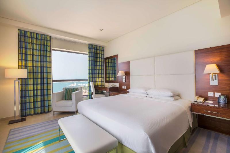 Three-Bedroom Family Suite with Balcony and Sea View image 4