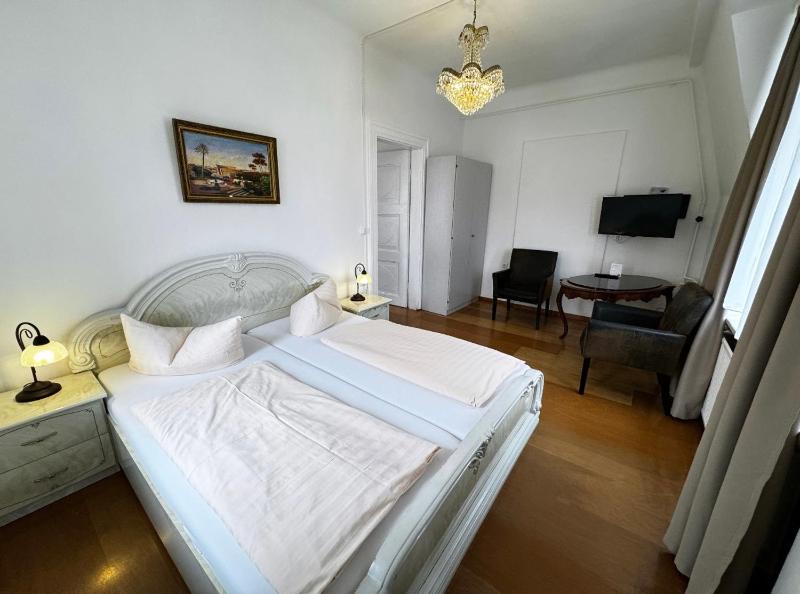 Classic Quadruple Room image 1