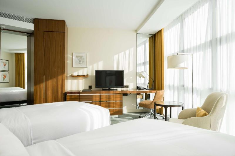 Twin Room image 1
