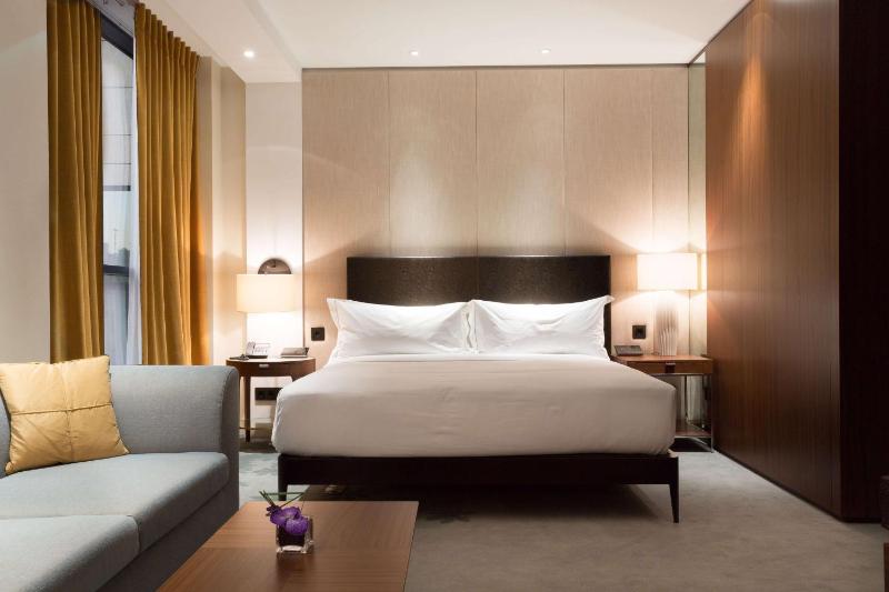 Executive King Room - Lounge Access image 1