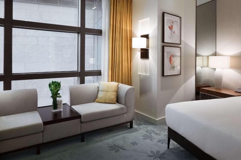 Deluxe King Room image 1