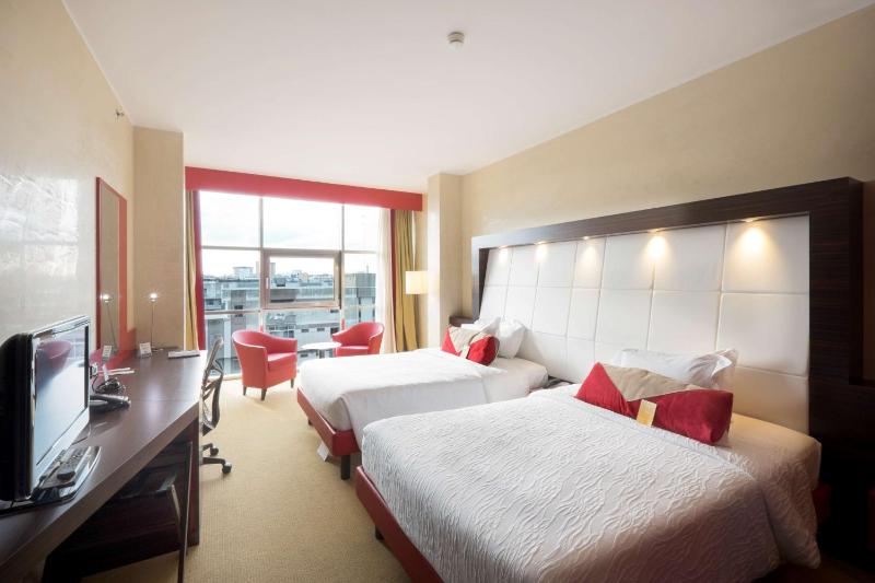 Deluxe Room image 4