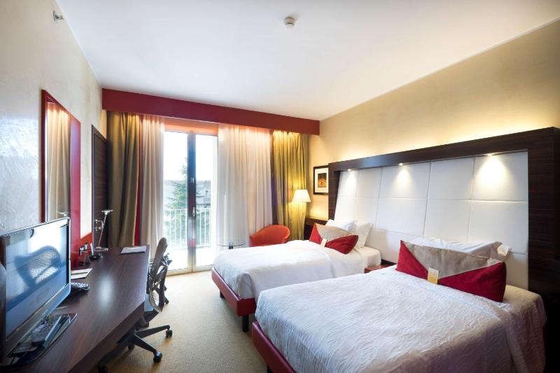 Twin Room image 1