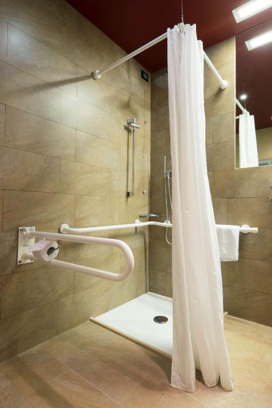 King Room - Mobility Accessible  image 2