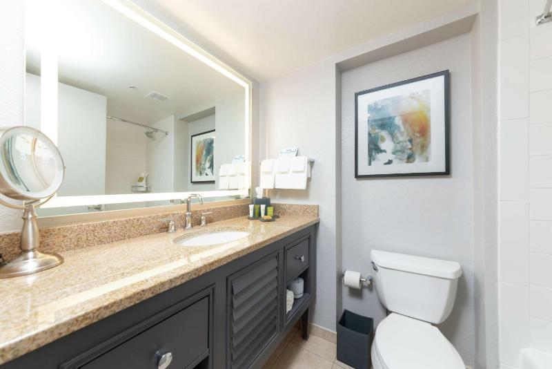 Queen Room with Two Queen Beds - Oceanfront image 2