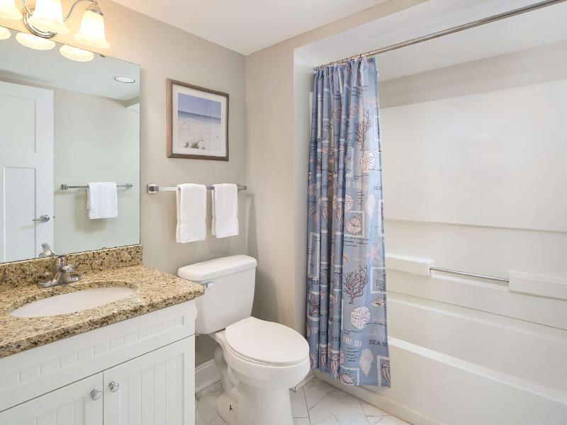 Two Bedroom Oceanview Condo image 3