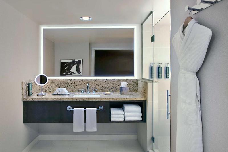 Deluxe Two Room Suite image 2