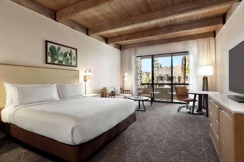 King Room with Balcony image 2