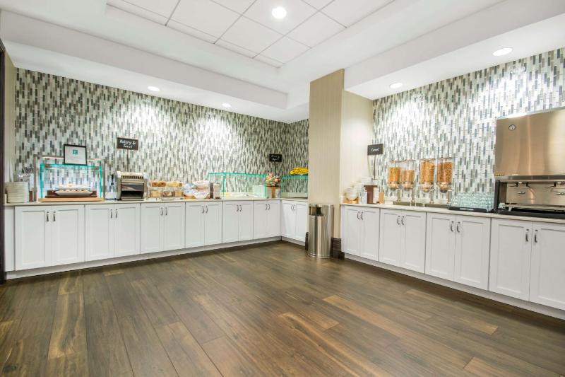 Embassy Suites By Hilton Louisville Downtown - image 5