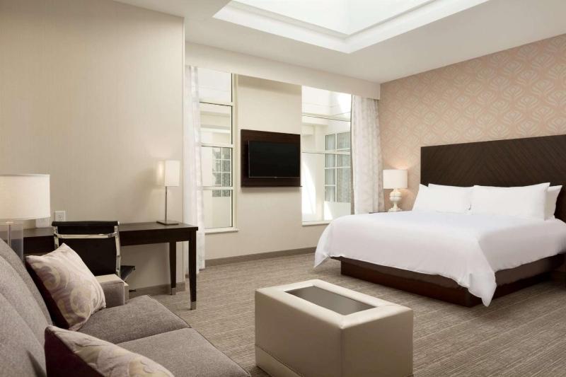 Embassy Suites By Hilton Louisville Downtown - image 28