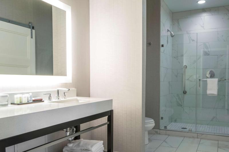 Corner Suite image 2
