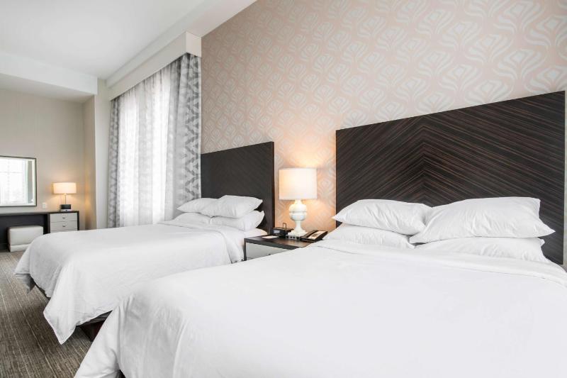 Queen Suite with Two Queen Beds image 4