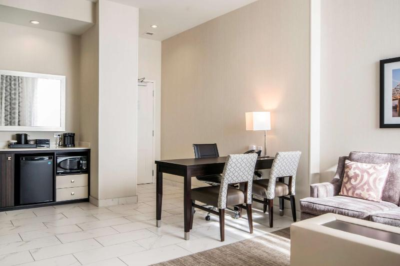 Corner Suite image 4