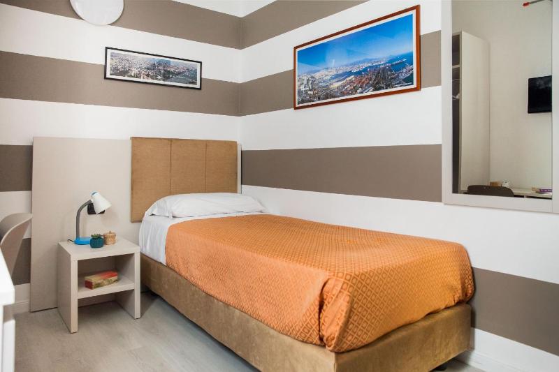 Single Room image 4