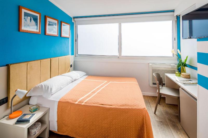 Economy Double Room image 3