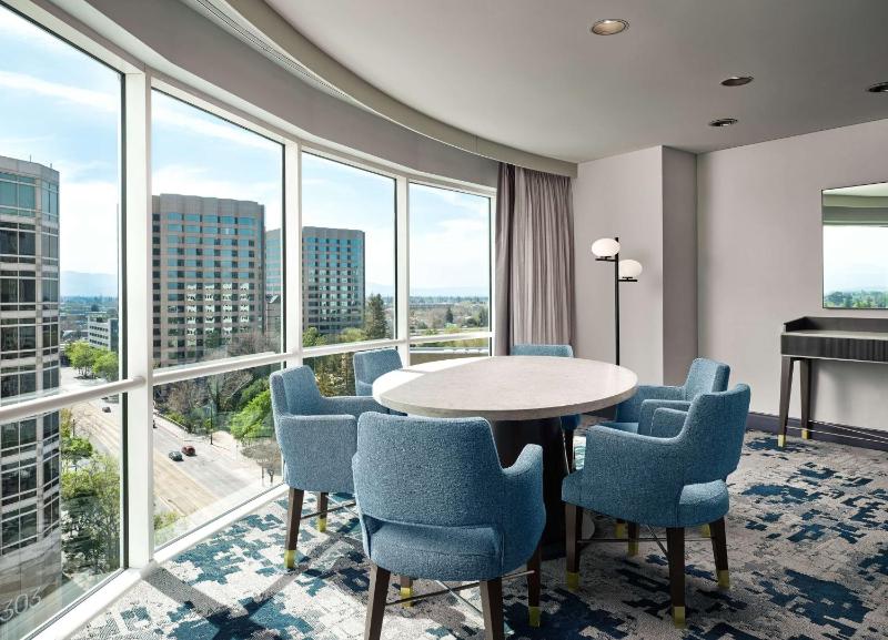 Signature King Suite image 4