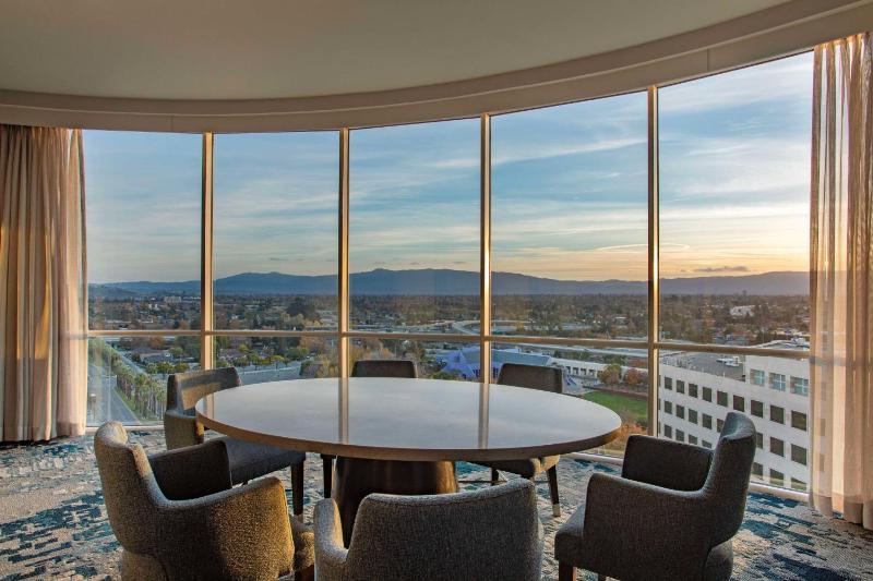 Signature King Suite image 3