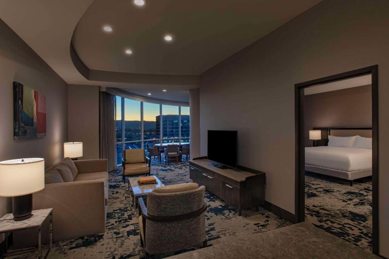 Signature King Suite image 2