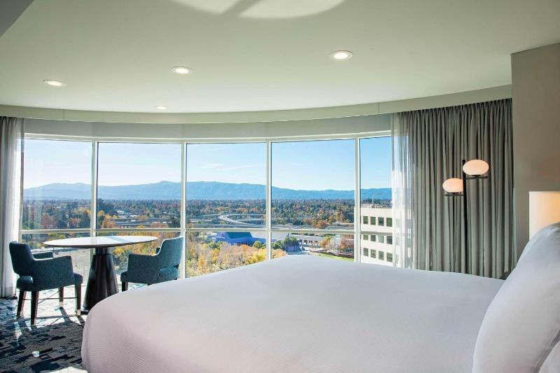 Executive One-Bedroom Suite image 2