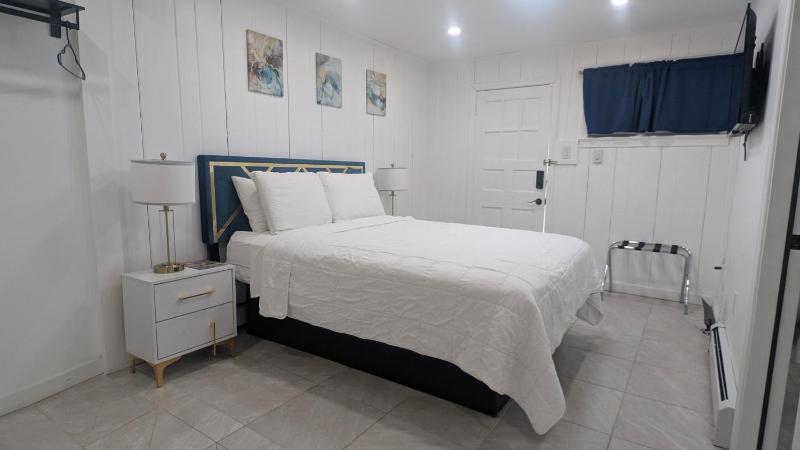 Deluxe Queen Suite image 3