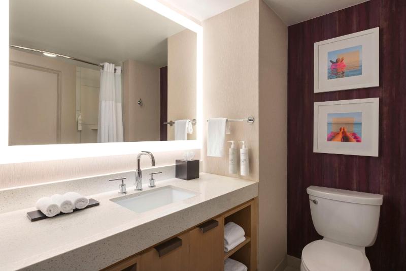Conference Suite with Two Queen Beds - Non-Smoking image 2