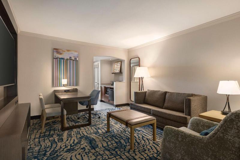King Suite with Water View - Non-Smoking image 3