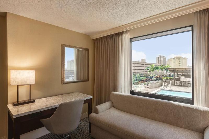 King Room with Pool View image 3