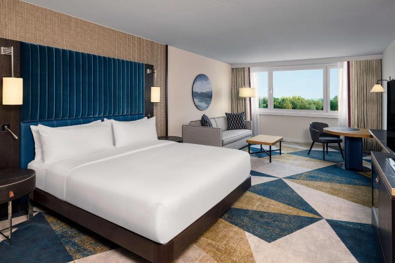 King Room with Sofa Bed - Waterfront image 1