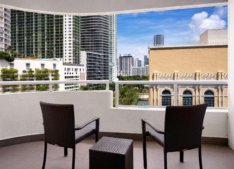 Junior King Suite with Balcony & Partial Bay View image 3