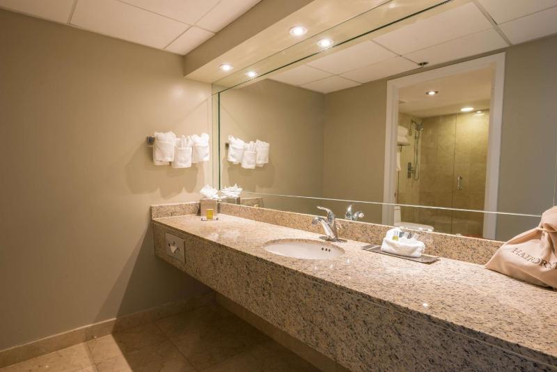 King Room with Balcony & Bay View image 4