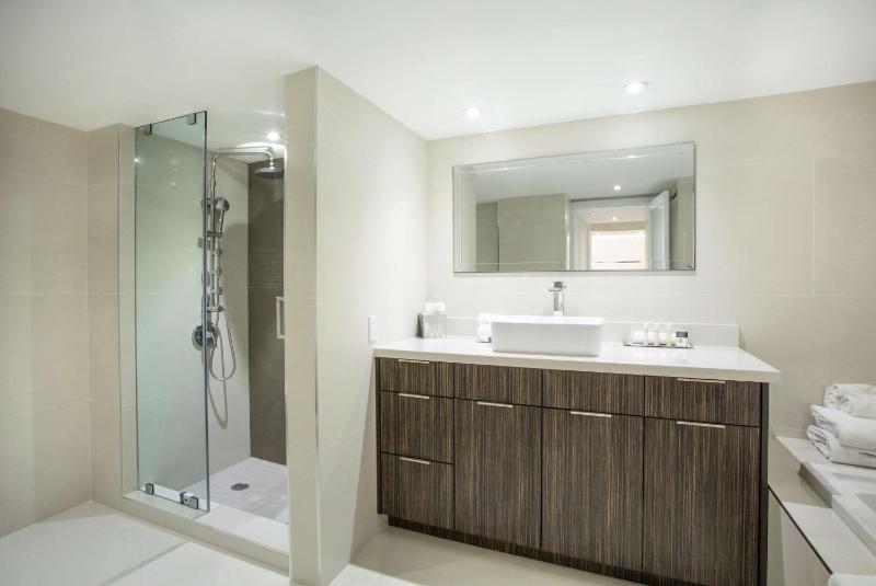 Two-Bedroom Apartment with Kitchen & Balcony image 2