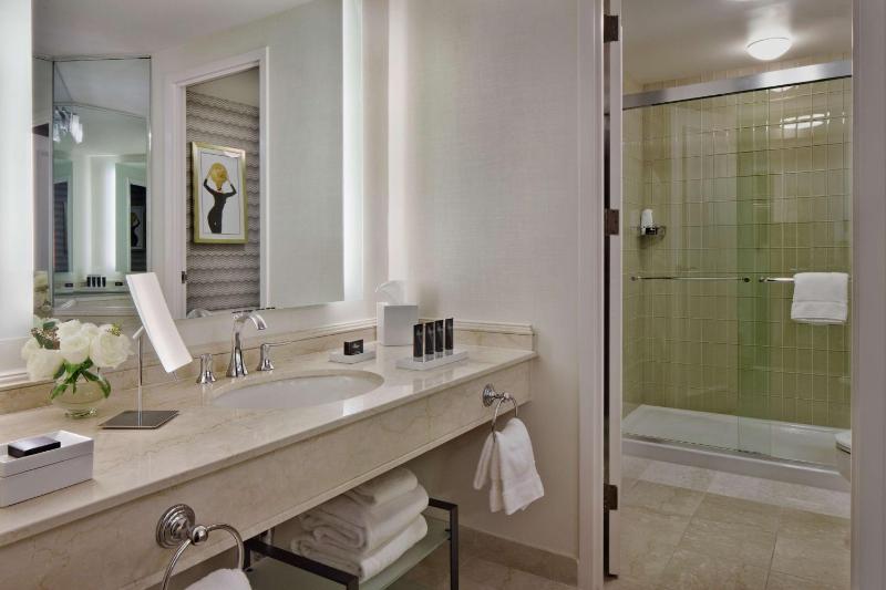 One-Bedroom Suite with Two Double Beds image 3