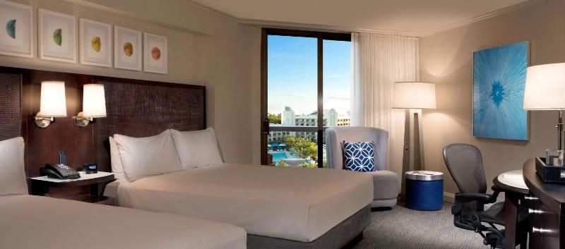 Queen Room with Two Queen Beds with City View  image 4