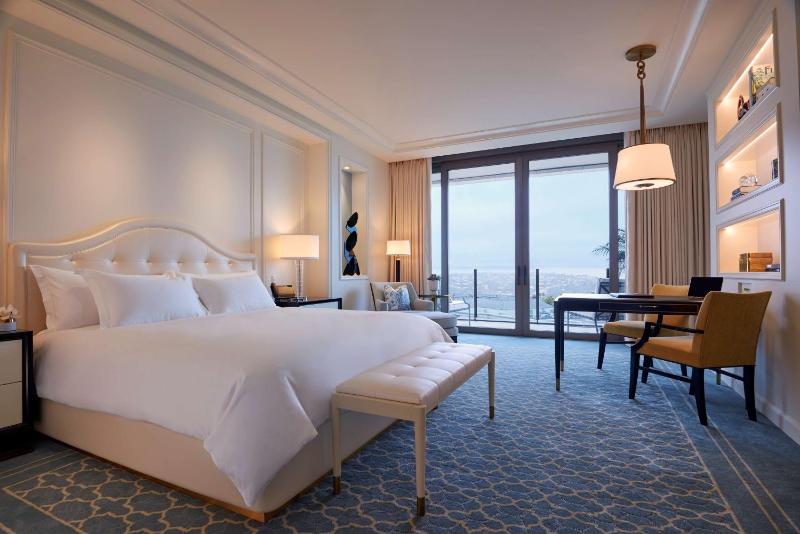 Deluxe King Room with Terrace image 3