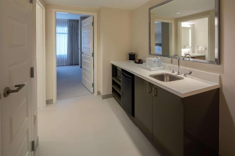 Two-Room King Suite image 4