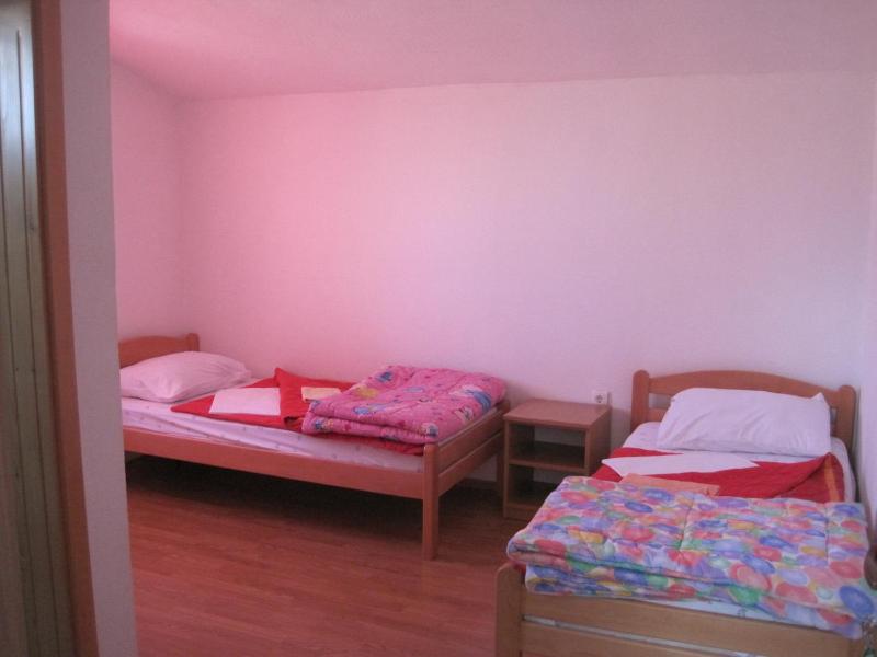 Twin Room with Private Bathroom image 1