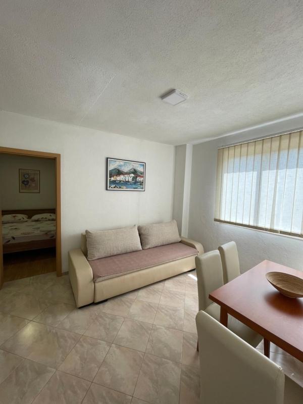 One-Bedroom Apartment image 3