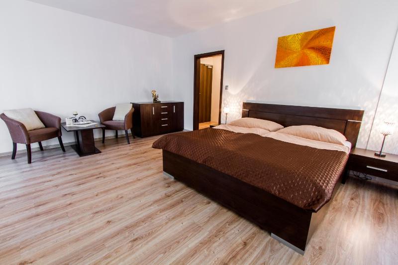 Standard Double Room image 3