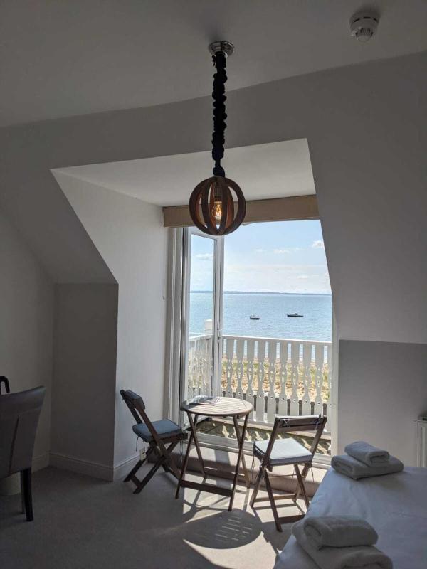 Double Room with Balcony and Sea View image 4