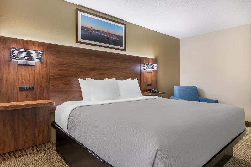 King Room - Non-Smoking image 3