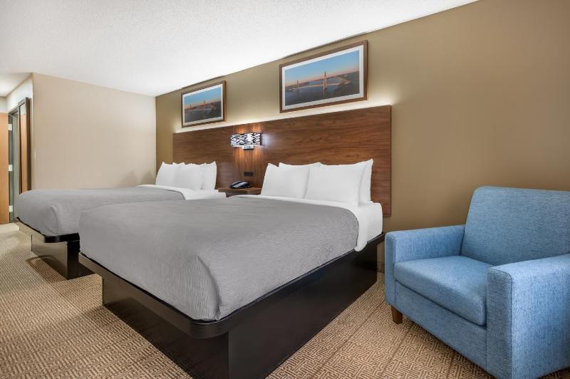 Standard Queen Room with Two Queen Beds - Non-Smoking image 3