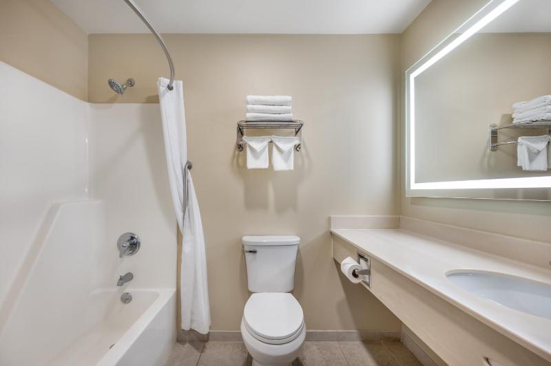 King Suite - Non-Smoking image 2