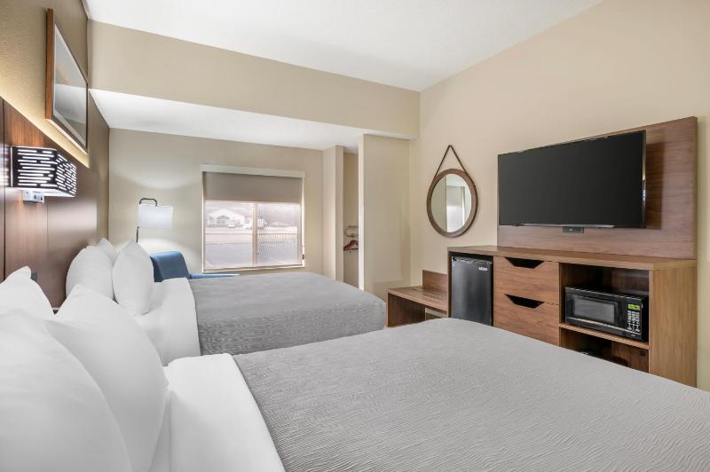 Queen Room with Two Queen Beds - Accessible/Non-Smoking  image 3