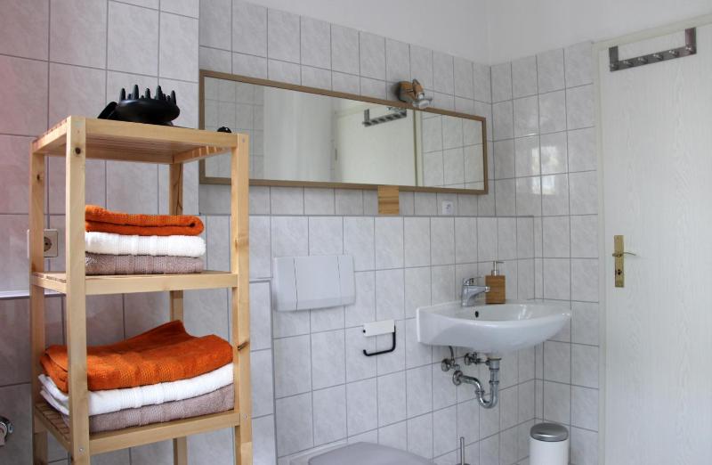 Comfort Apartment - Kurt Schumacher Strasse 21 (1st Floor) image 4