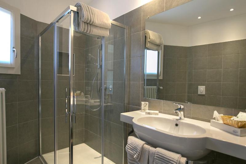 Superior Double Room image 4