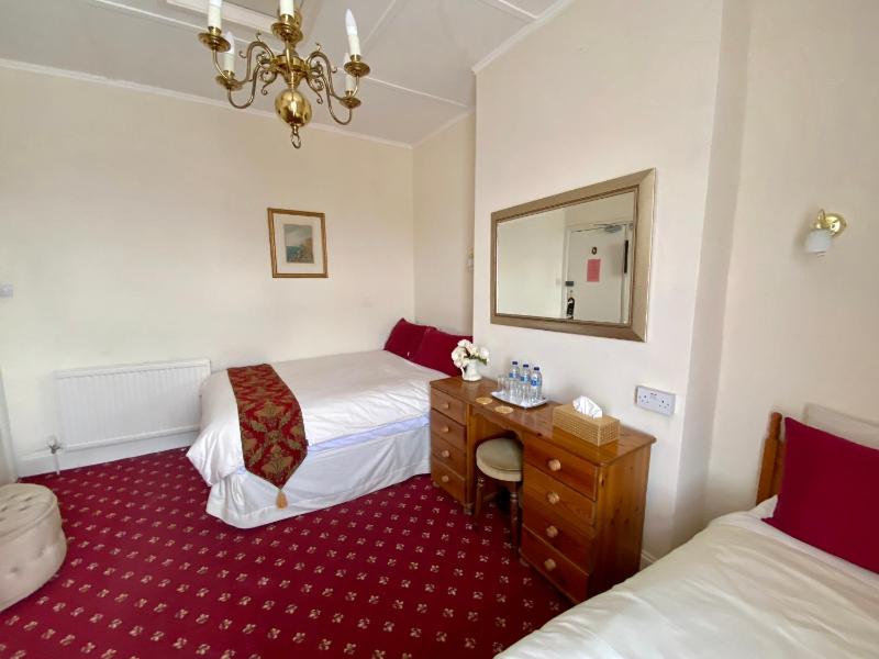 Standard Triple Room image 1