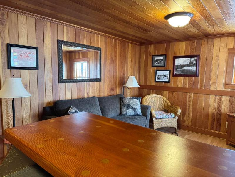 Whistling Winds Motel - image 30