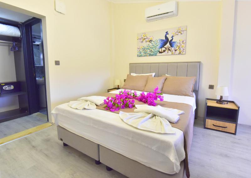 Royalis Boutique Suites - image 50